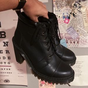 DR MARTENS AVERIL HEELED LACE UP ANKLE BOOTS